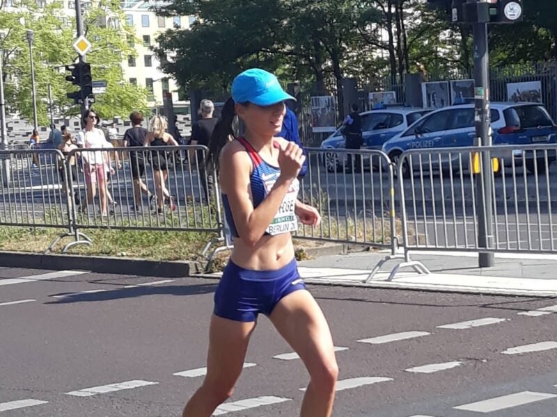 Average marathon time for women